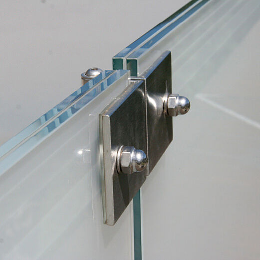 Materialkombination | Inoxbänder mit Glas | Detail
