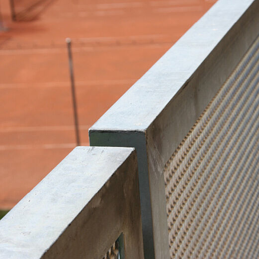 Schule Ftan | Detail Geländer mit Streckmetallfüllung